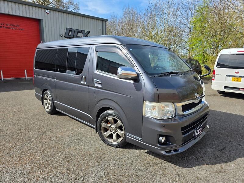 TOYOTA HIACE