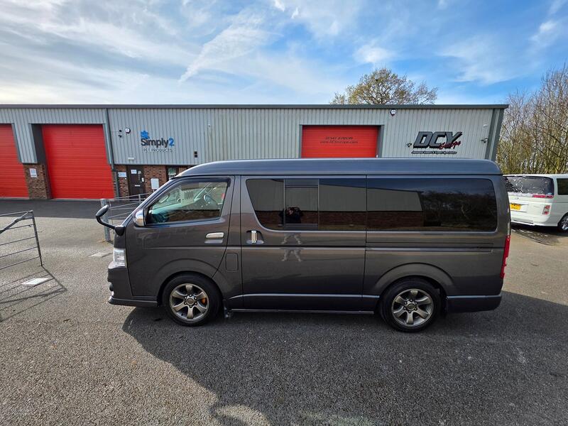 TOYOTA HIACE