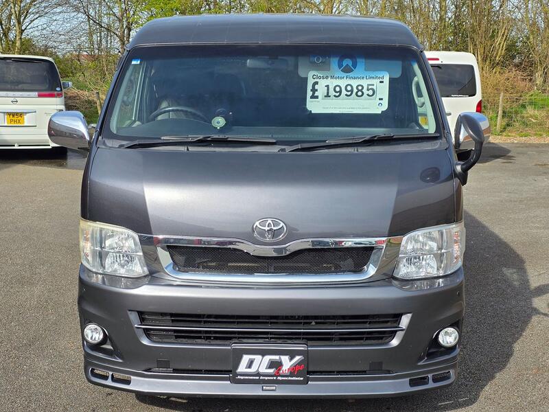 TOYOTA HIACE