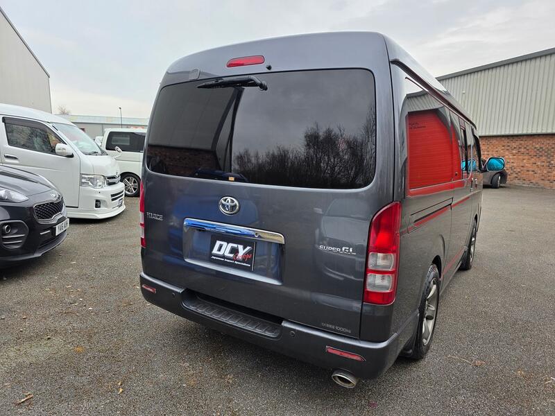 TOYOTA HIACE