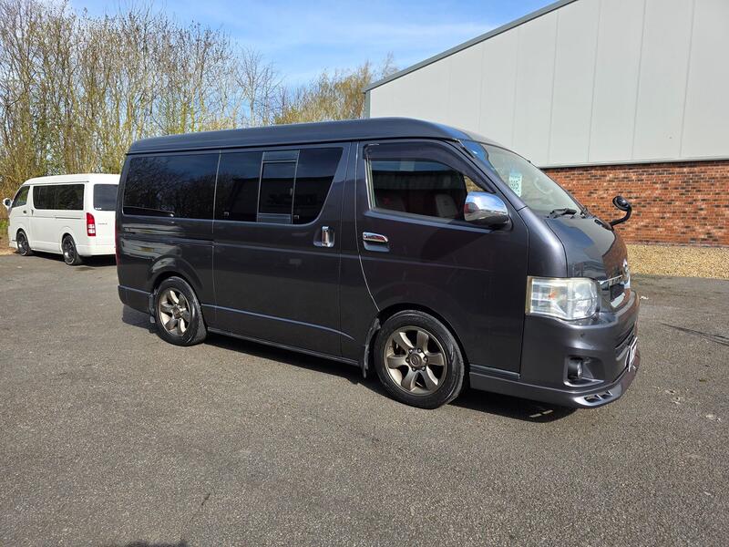 TOYOTA HIACE