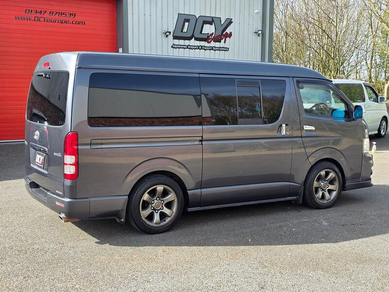 TOYOTA HIACE