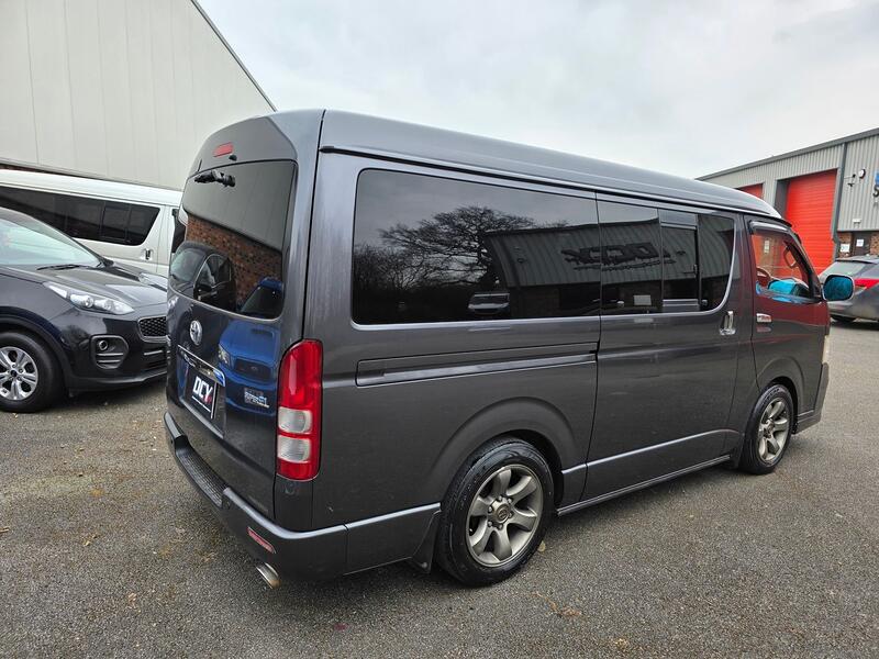 TOYOTA HIACE