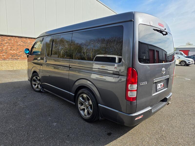 TOYOTA HIACE