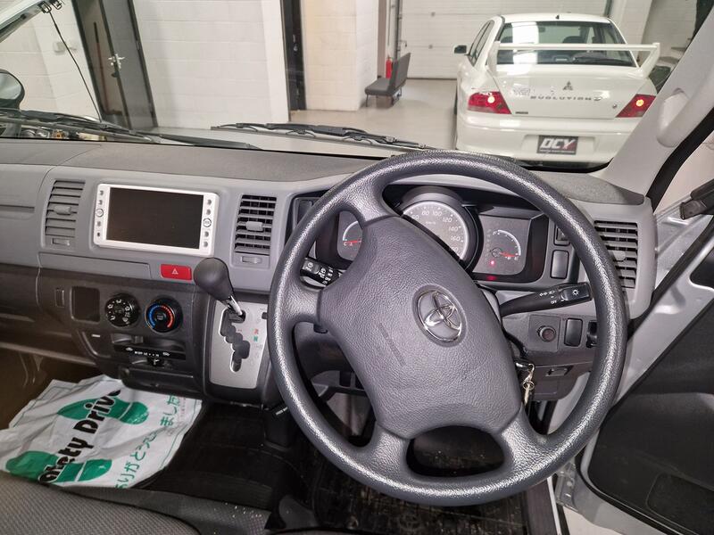 TOYOTA HIACE