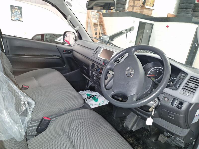 TOYOTA HIACE