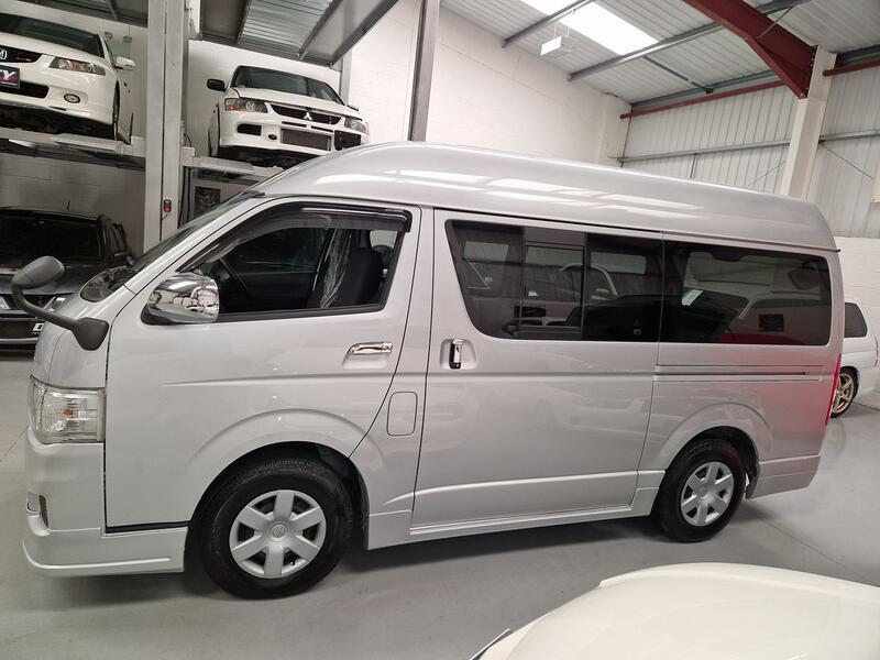TOYOTA HIACE