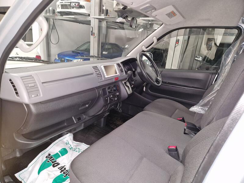TOYOTA HIACE