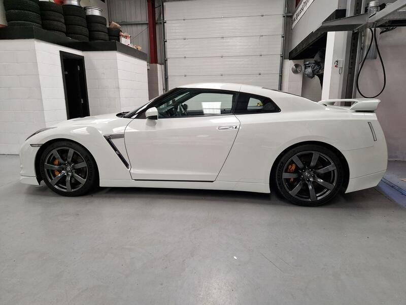 NISSAN GT-R