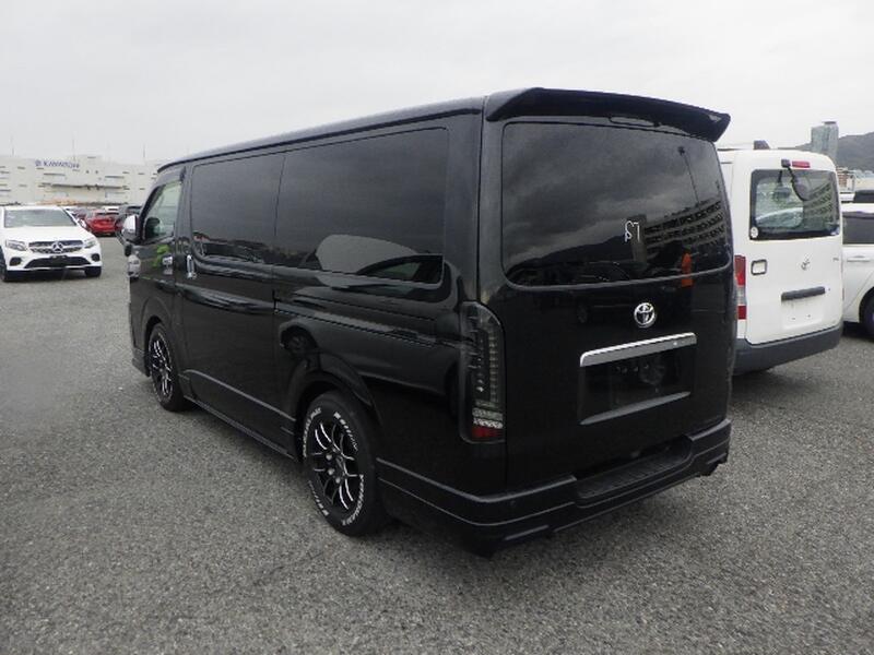 TOYOTA HIACE