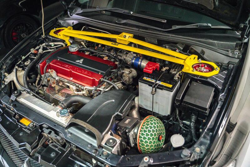 MITSUBISHI LANCER