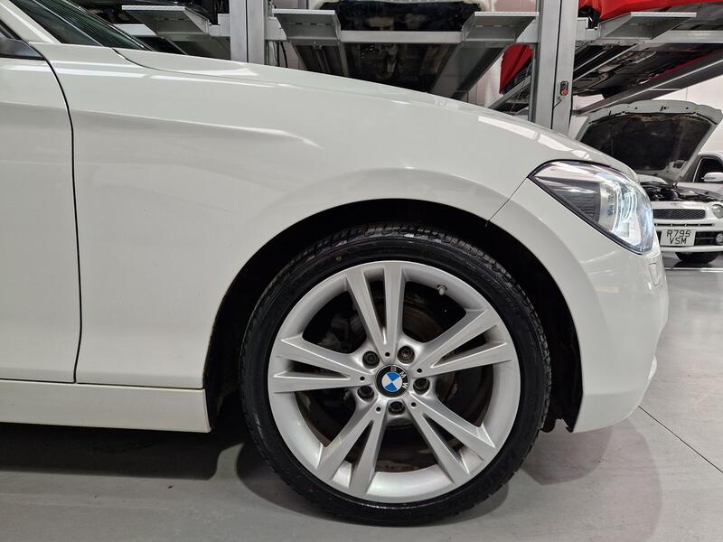 BMW 1 SERIES