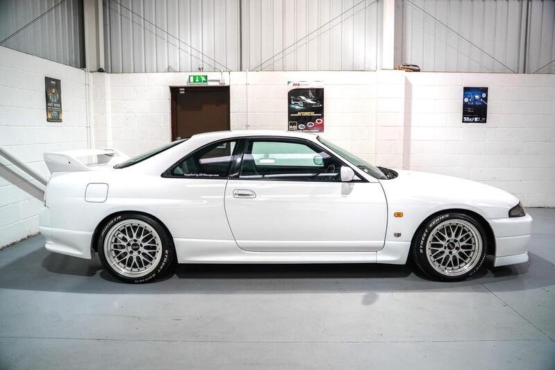 NISSAN SKYLINE